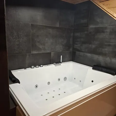 De Luxe Eden Vendégház 3*